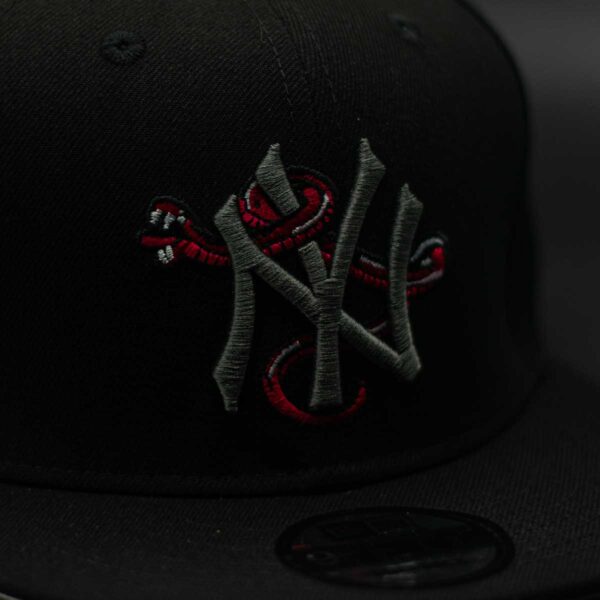 NEW ERA 9FIFTY MLB NEW YORK YANKEES MLB WORLD SERIES 1996 ICON BLACK - Imagen 2