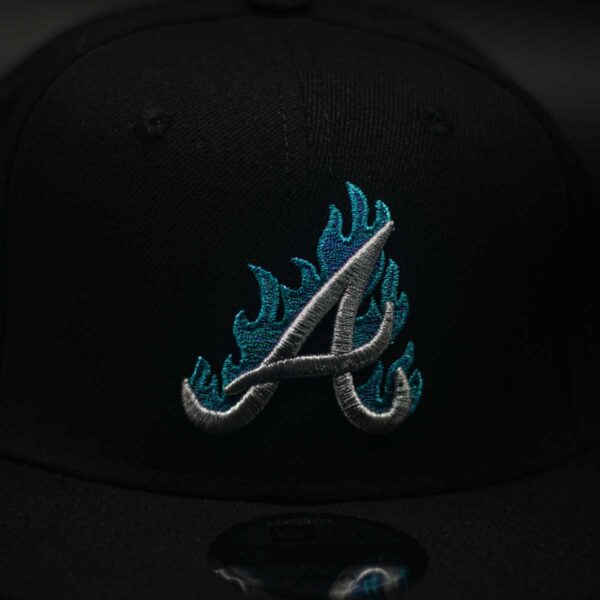 NEW ERA 9FIFTY MLB ATLANTA BRAVES WORLD SERIES 1999 FLAME - Imagen 2