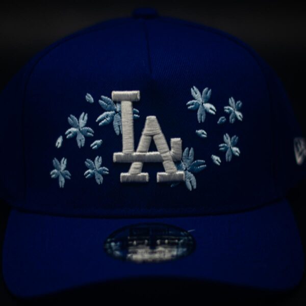 NEW ERA 9FORTY A-FRAME MLB LOS ANGELES DODGERS TOKYO SERIES ROYAL FLORAL - Imagen 3