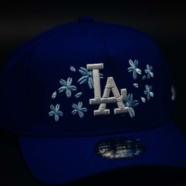NEW ERA 9FORTY A-FRAME MLB LOS ANGELES DODGERS TOKYO SERIES ROYAL FLORAL - Imagen 2