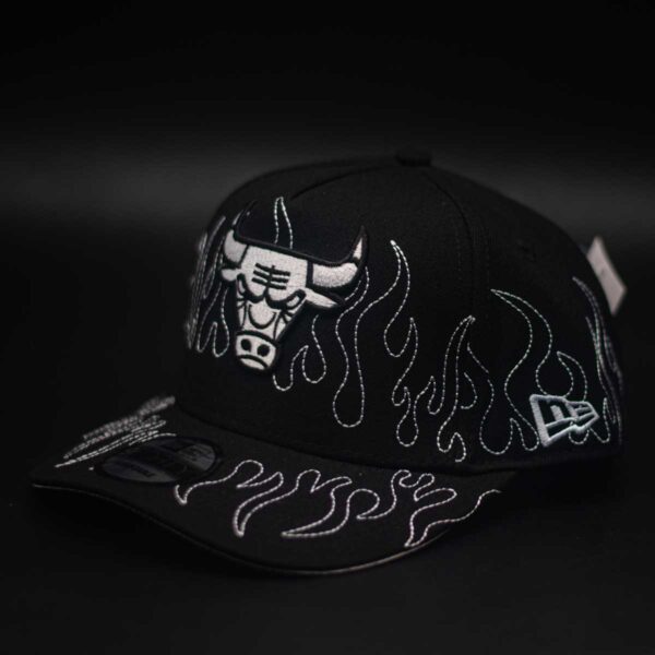 NEW ERA 9FORTY A-FRAME NBA CHICAGO BULLS "OUTLINE FLAMES" - Imagen 4