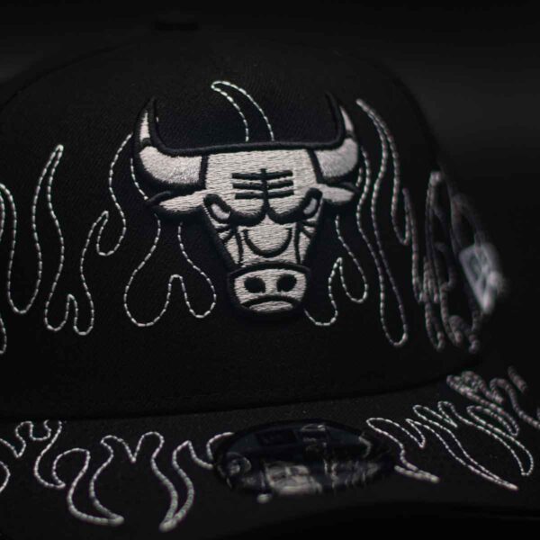 NEW ERA 9FORTY A-FRAME NBA CHICAGO BULLS "OUTLINE FLAMES" - Imagen 2