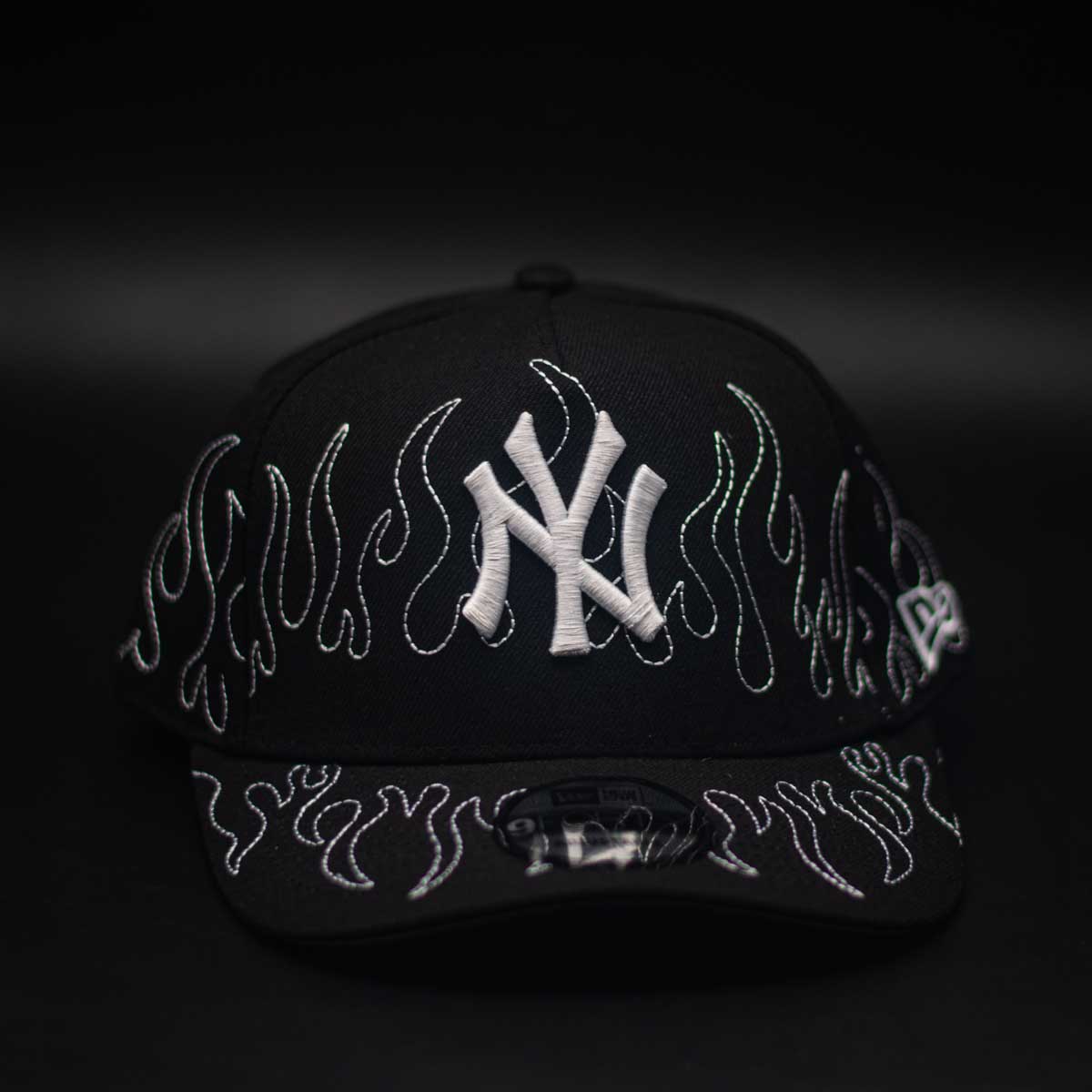 NEW ERA 9FORTY A-FRAME MLB NEW YORK YANKEES "OUTLINE FLAMES"