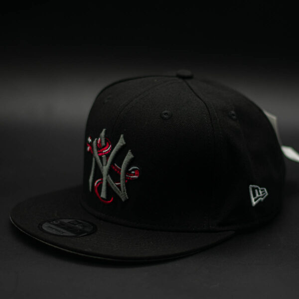 NEW ERA 9FIFTY MLB NEW YORK YANKEES MLB WORLD SERIES 1996 ICON BLACK - Imagen 4