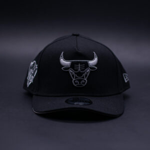 NEW ERA 9FORTY A-FRAME MLB CHICAGO BULLS 6X CHAMPS BLACKOUT METALLIC EDITION