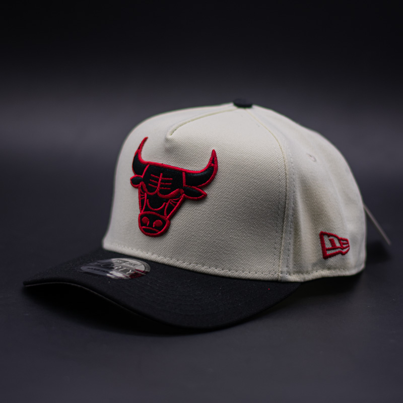 NEW ERA 9FORTY A-FRAME MLB CHICAGO BULLS 6X CHAMPIONS CHROME TWO TONE - Imagen 3