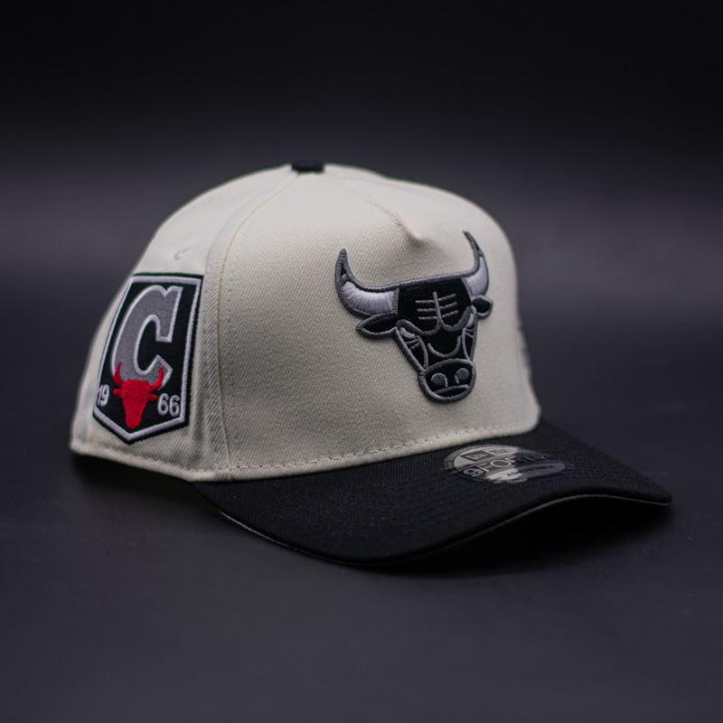 NEW ERA 9FORTY A-FRAME NBA CHICAGO BULLS CHROME TWO TONE METALLIC EDITION - Imagen 2