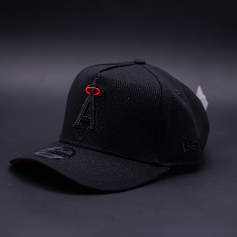 NEW ERA 9FORTY A-FRAME MLB ANAHEIM ANGELS 50TH ANNIVERSARY BLACK AND RED - Imagen 3