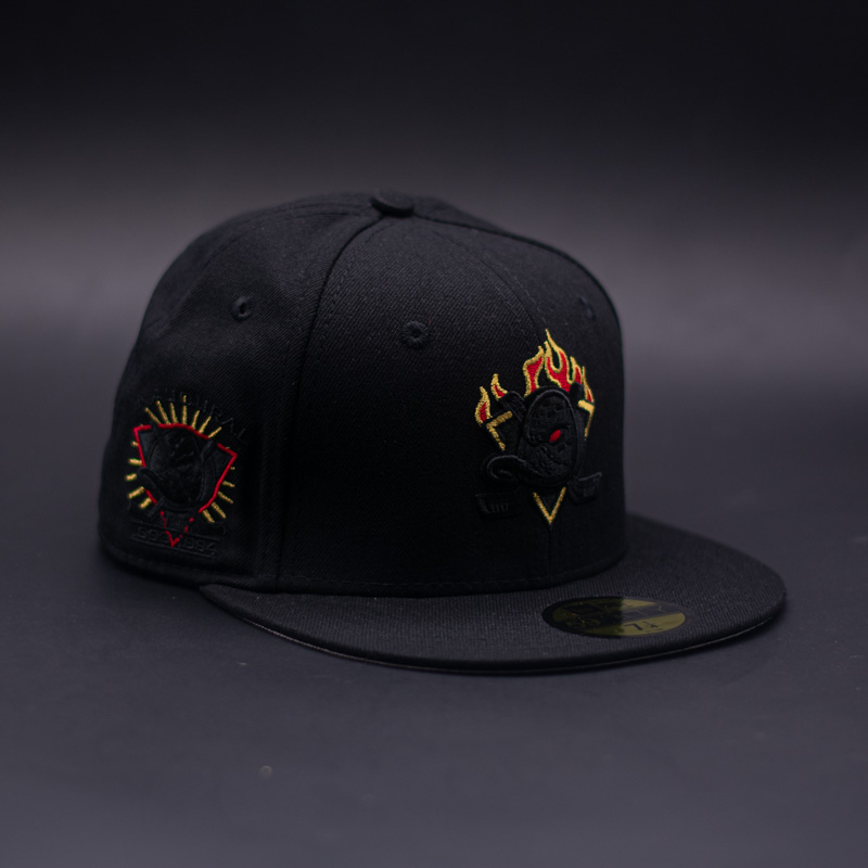 NEW ERA 59FIFTY NHL ANAHEIM DUCKS TEMPORADA INAUGURAL BLACK OUT FIRE EDITION - Imagen 2